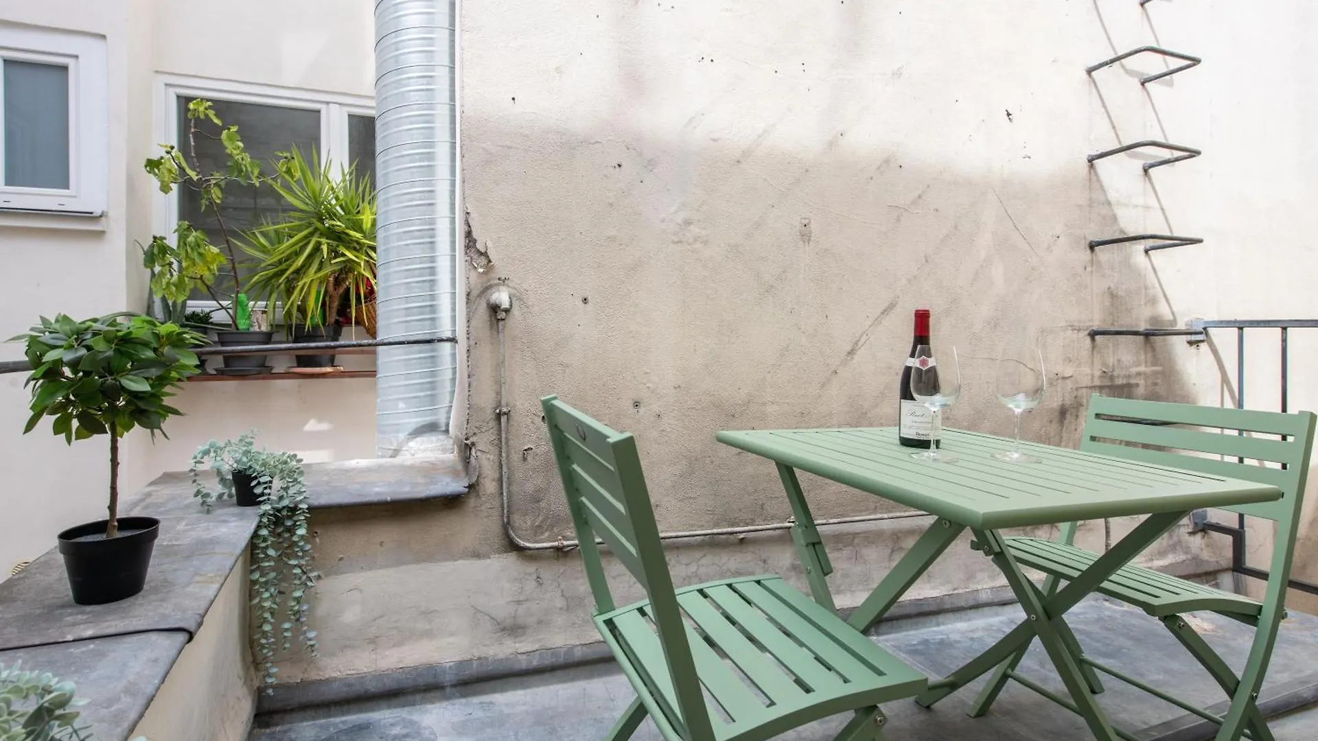 Geranimus 36B : Hearth Of Paris Apartment