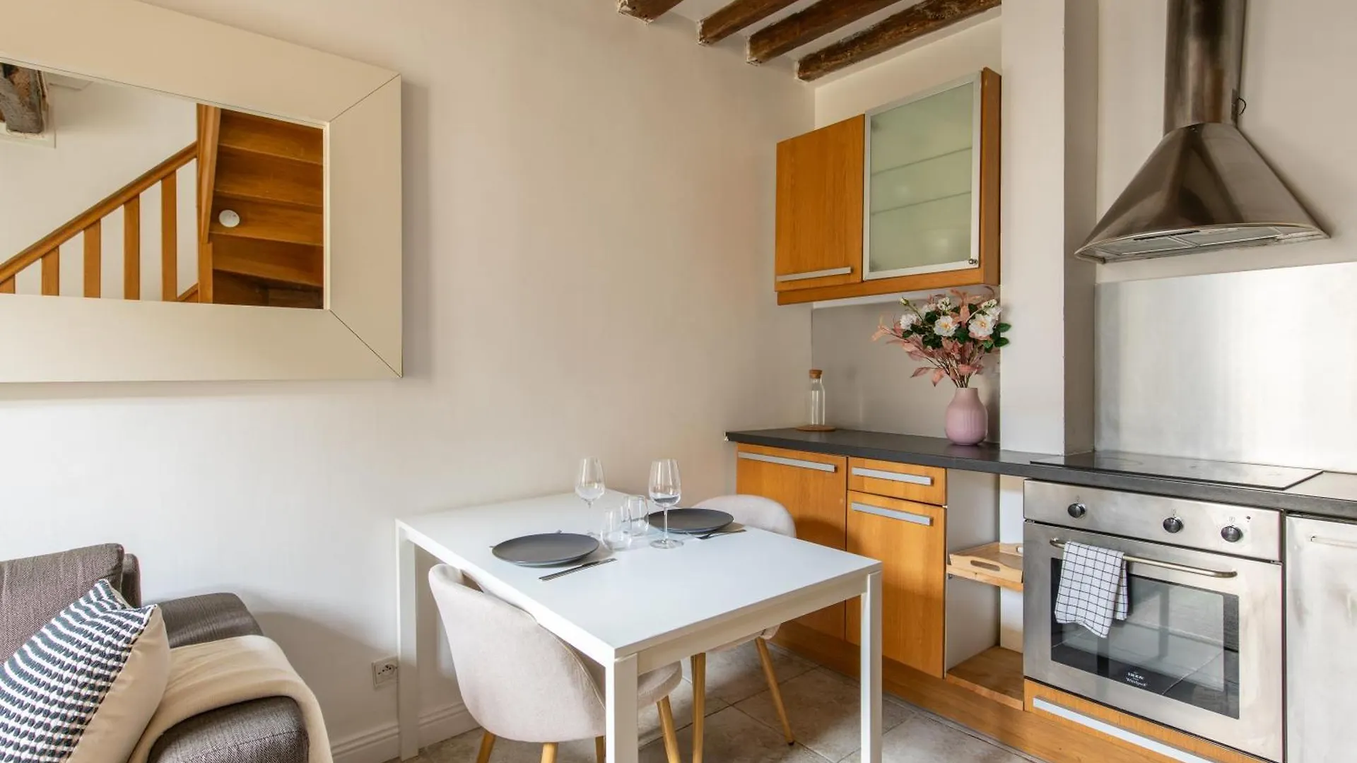 Geranimus 36B : Hearth Of Paris Apartment France