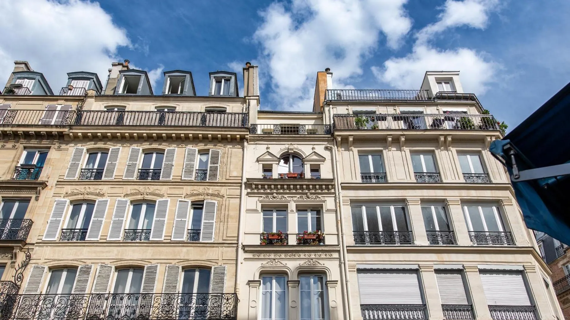 Geranimus 36B : Hearth Of Paris Apartment